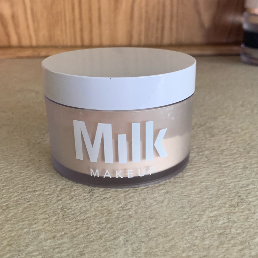 Milk loose setting powder